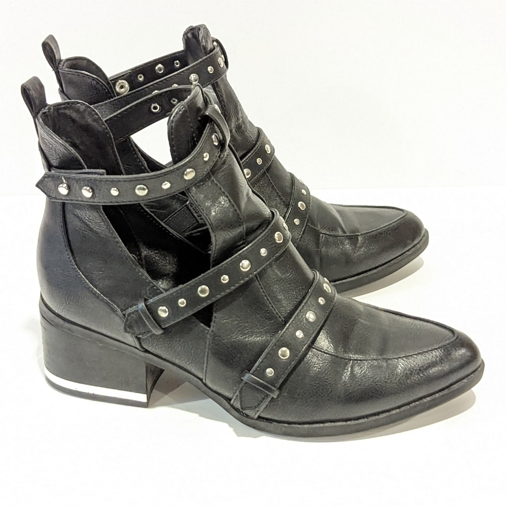 2/$20 𝅺Call it Spring Black Studded Cutout Booties sz 6